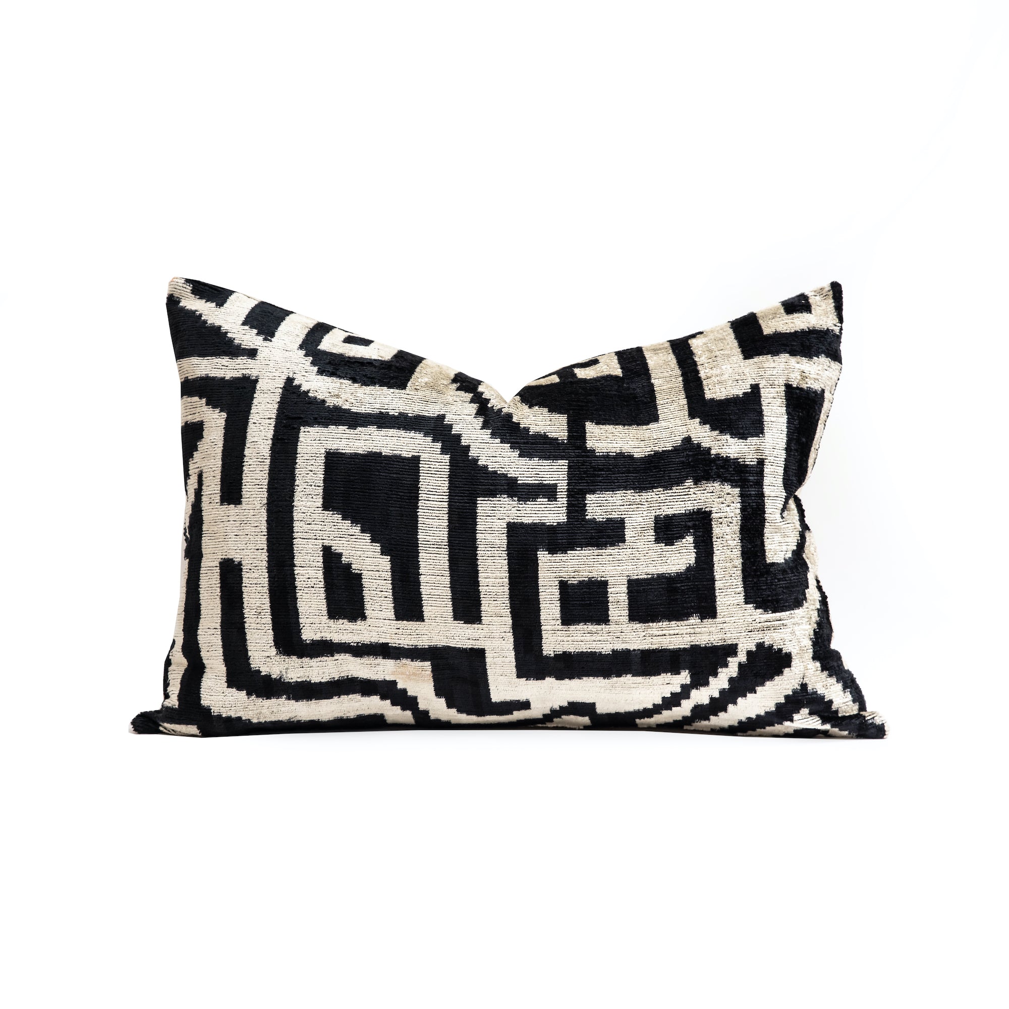 Jet Lag Velvet Silk Lumbar Pillow – House of Nomad